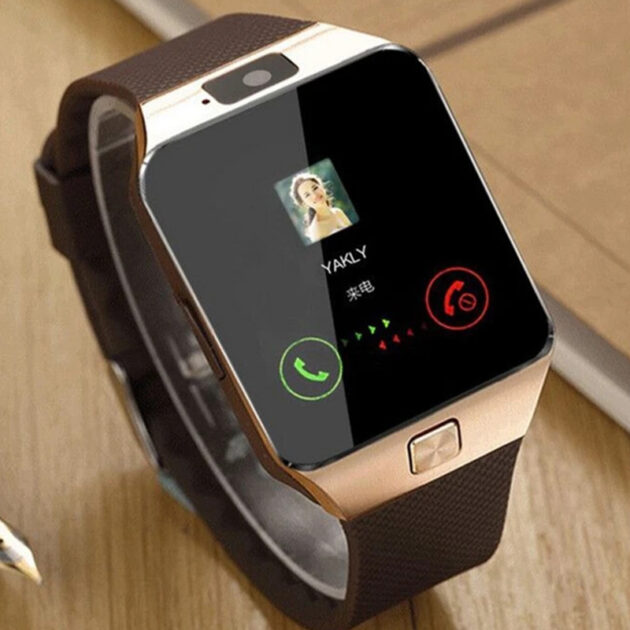 ساعة ذكية بشريحة اتصال و كميرا